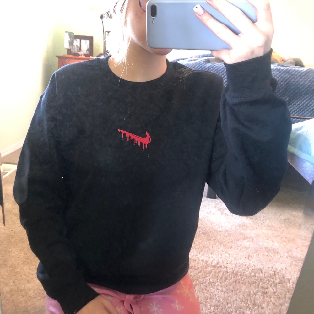 nwt black red nike drip crewneck